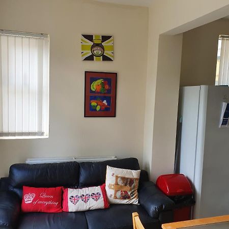 12 Person 6 Bedroom Self Catering House Liverpool Eksteriør billede