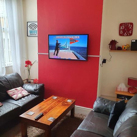 12 Person 6 Bedroom Self Catering House Liverpool Eksteriør billede