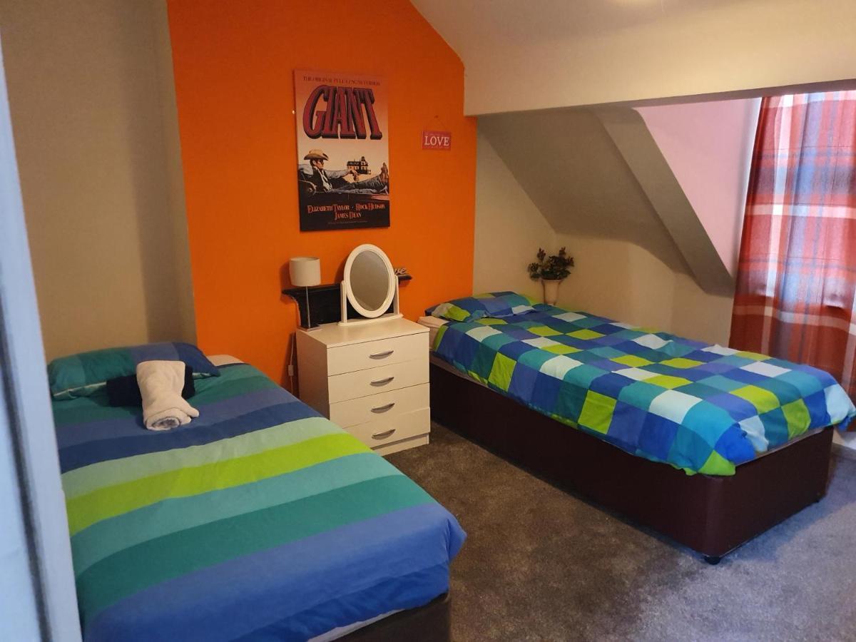 12 Person 6 Bedroom Self Catering House Liverpool Eksteriør billede