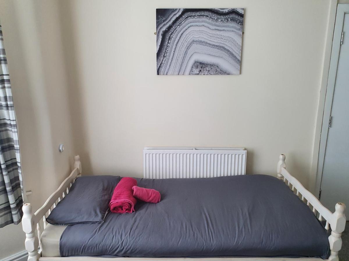 12 Person 6 Bedroom Self Catering House Liverpool Eksteriør billede