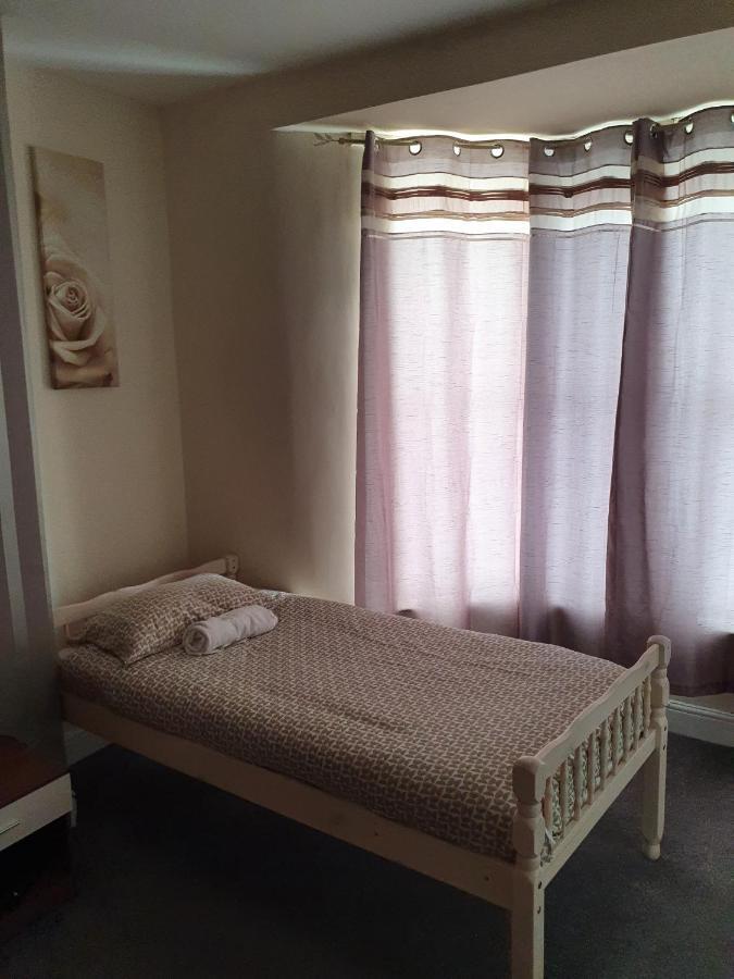 12 Person 6 Bedroom Self Catering House Liverpool Eksteriør billede