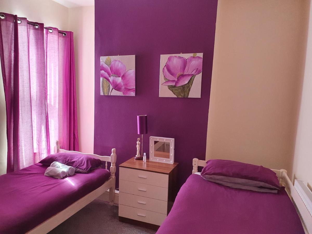 12 Person 6 Bedroom Self Catering House Liverpool Eksteriør billede