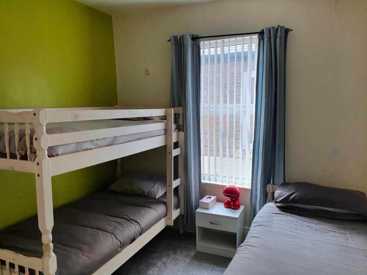 12 Person 6 Bedroom Self Catering House Liverpool Eksteriør billede