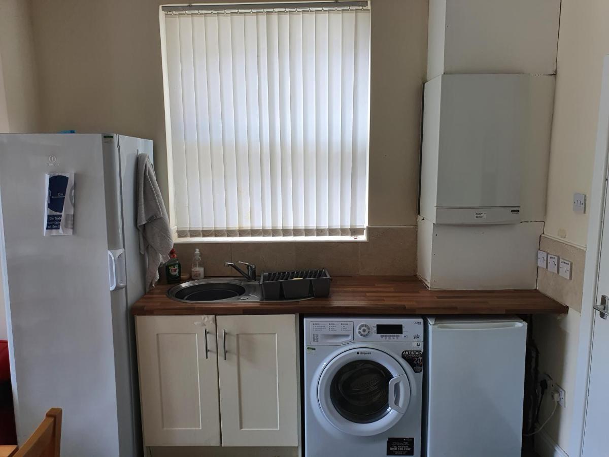 12 Person 6 Bedroom Self Catering House Liverpool Eksteriør billede