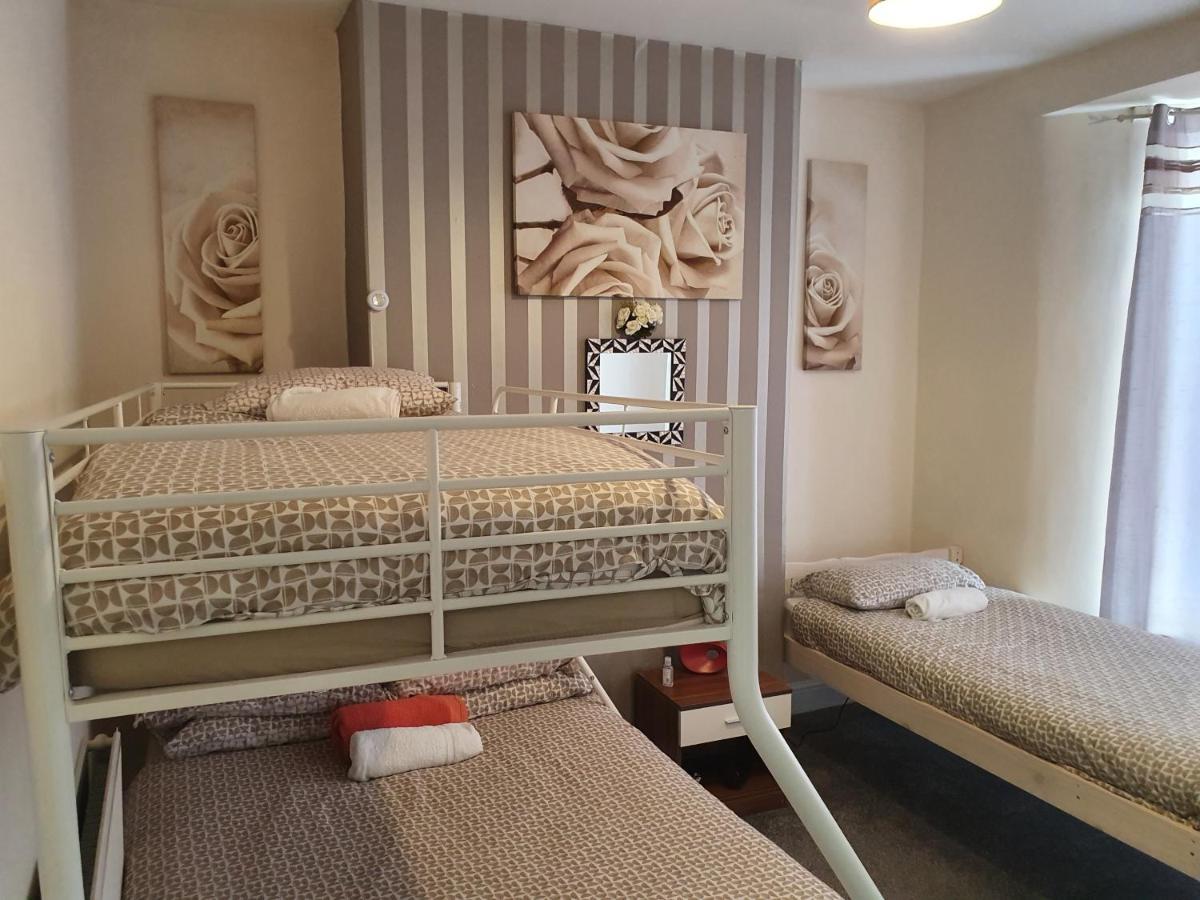 12 Person 6 Bedroom Self Catering House Liverpool Eksteriør billede