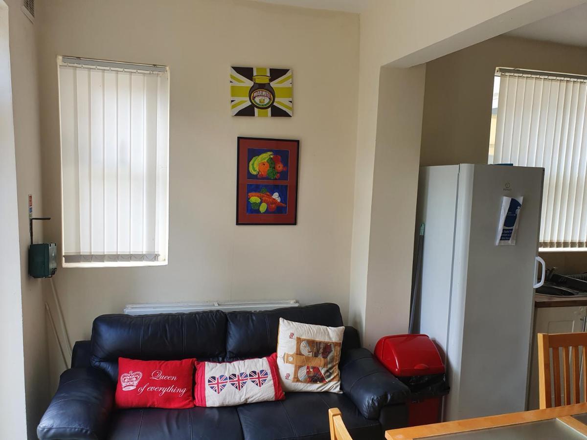 12 Person 6 Bedroom Self Catering House Liverpool Eksteriør billede