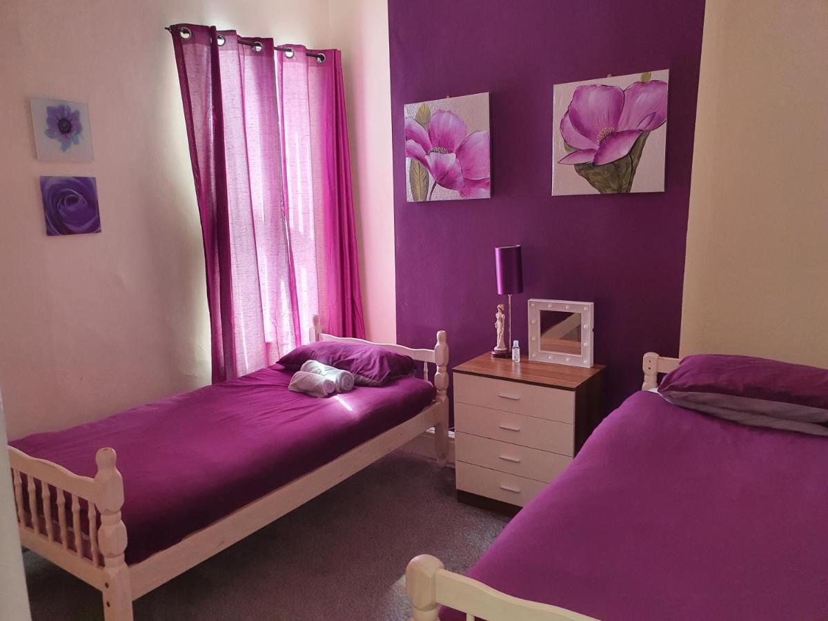 12 Person 6 Bedroom Self Catering House Liverpool Eksteriør billede