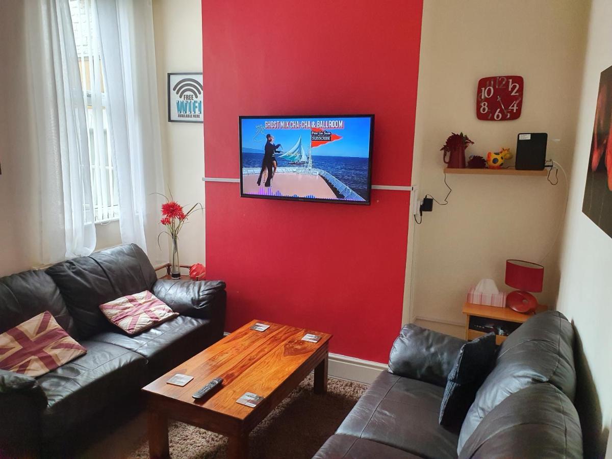 12 Person 6 Bedroom Self Catering House Liverpool Eksteriør billede